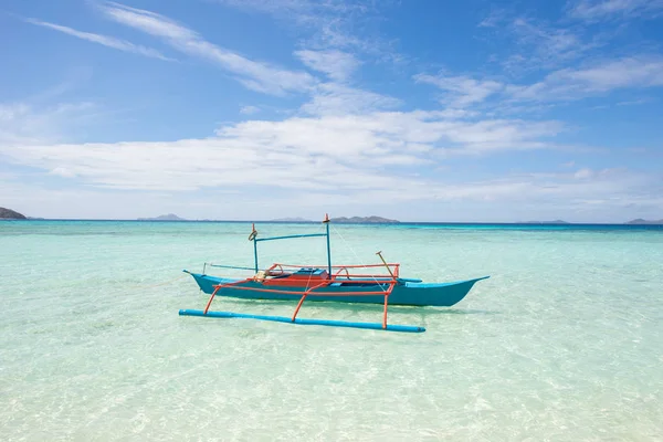Тропічний пляж в корон, Філіппіни — стокове фото
