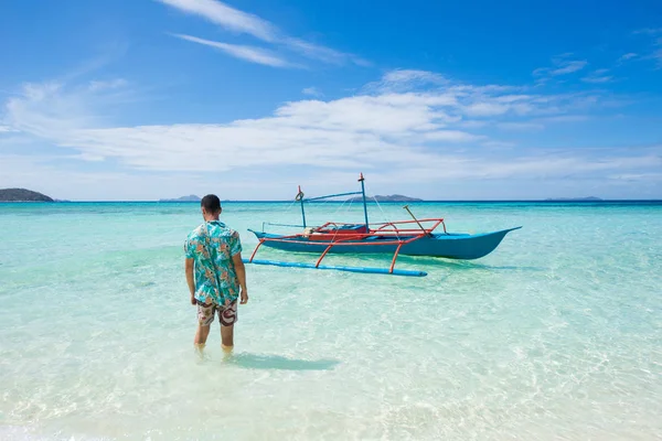 Tropikalna plaża w: Coron, Filipiny — Zdjęcie stockowe