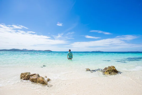 Tropikalna plaża w: Coron, Filipiny — Zdjęcie stockowe