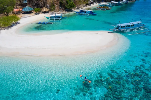 Tropical Beach i Coron, Filippinerna — Stockfoto