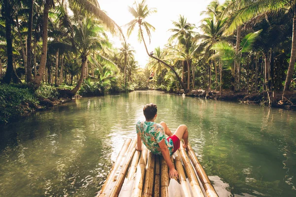 Palma inclinada en el río Maasin, Siargao —  Fotos de Stock