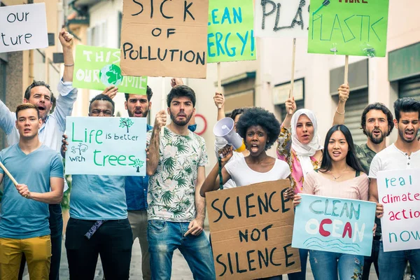 Ativistas que se manifestam contra o aquecimento global — Fotografia de Stock