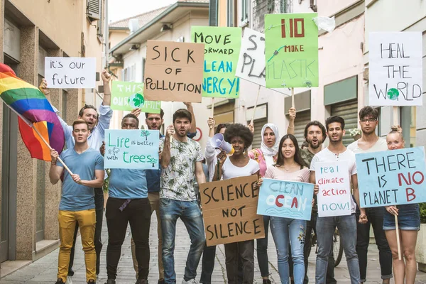 Ativistas que se manifestam contra o aquecimento global — Fotografia de Stock