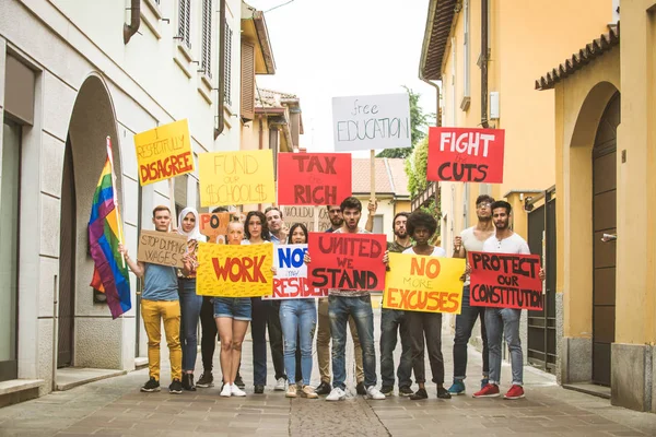 Aktivisták demonstrálása szociális kérdések — Stock Fotó