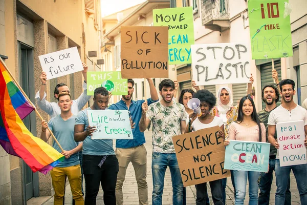 Ativistas que se manifestam contra o aquecimento global — Fotografia de Stock