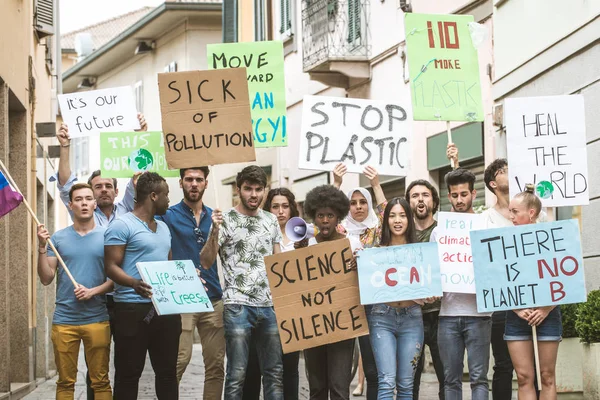 Ativistas que se manifestam contra o aquecimento global — Fotografia de Stock