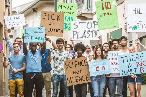 Activists demonstrating against global warming — Stock Photo, Image