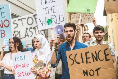 Küresel ısınma karşı gösteren eylemciler