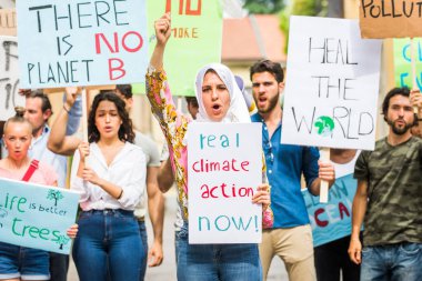 Küresel ısınma karşı gösteren eylemciler