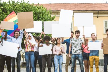 Sosyal konulara karşı gösteri yapan eylemciler