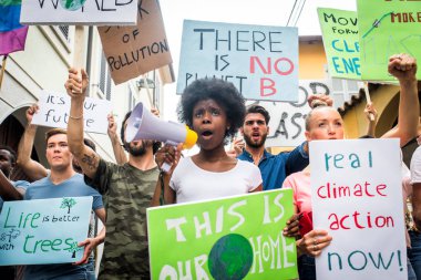 Küresel ısınma karşı gösteren eylemciler