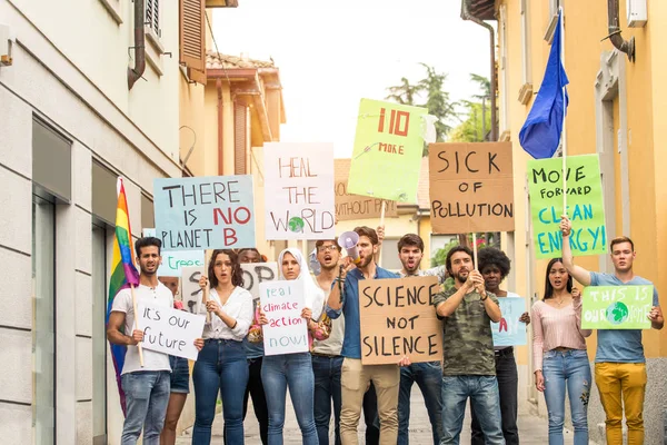 Activists demonstrating against global warming — Stock Photo, Image