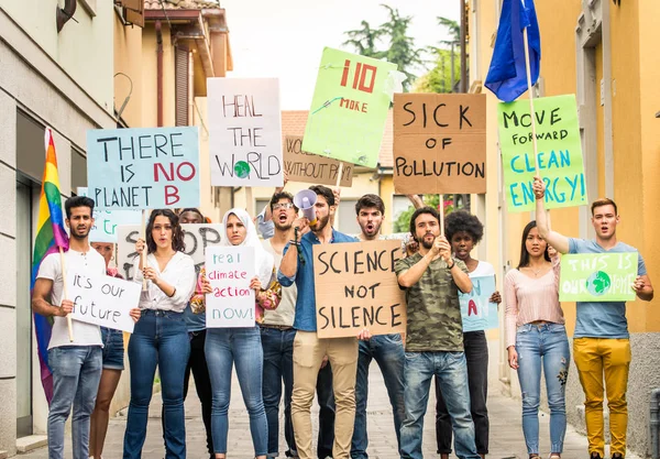 Ativistas que se manifestam contra o aquecimento global — Fotografia de Stock