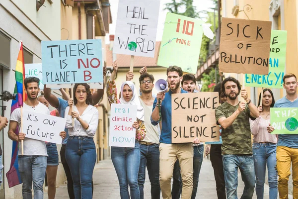 Activists demonstrating against global warming — Stock Photo, Image