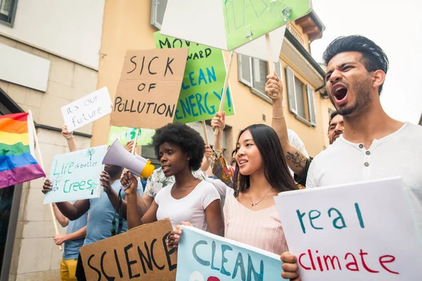 Aktywiści demonstrujący przeciw globalnemu ociepleniu — Zdjęcie stockowe
