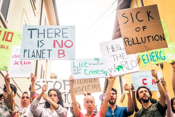 Ativistas que se manifestam contra o aquecimento global — Fotografia de Stock