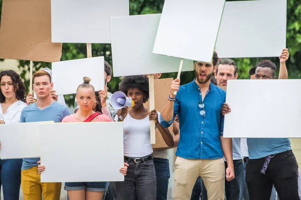 Activiștii care demonstrează împotriva problemelor sociale — Fotografie, imagine de stoc