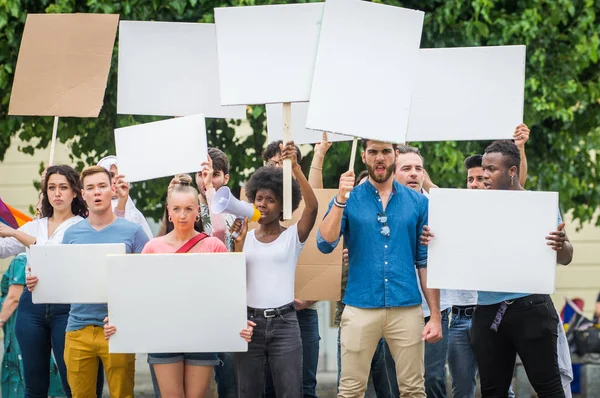 Działacze demonstrujący przeciw problemom społecznym — Zdjęcie stockowe