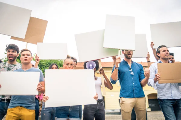 Aktivister som demonstrerer mot sosiale spørsmål – stockfoto