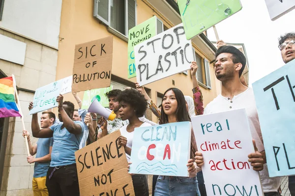 Ativistas que se manifestam contra o aquecimento global — Fotografia de Stock