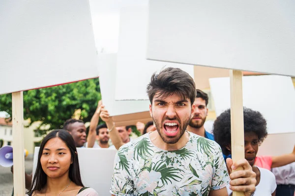 Aktivisté předvádějící proti sociálním otázkám — Stock fotografie