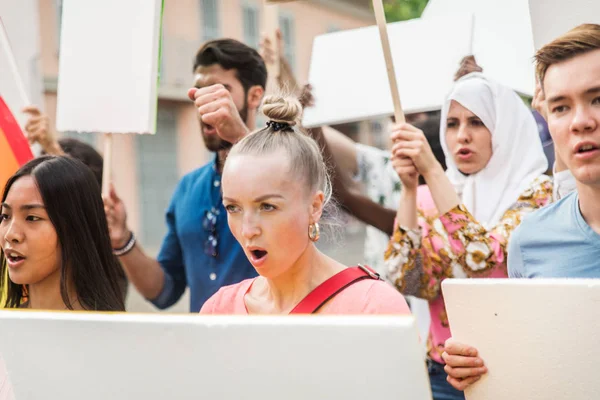 Aktivisták demonstrálása szociális kérdések — Stock Fotó