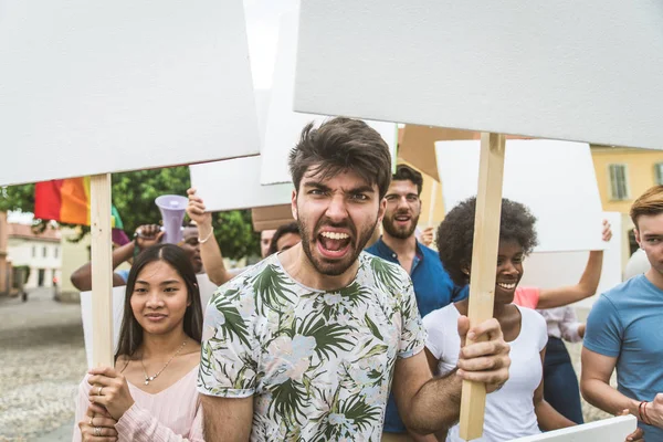 Aktivister som demonstrerer mot sosiale spørsmål – stockfoto