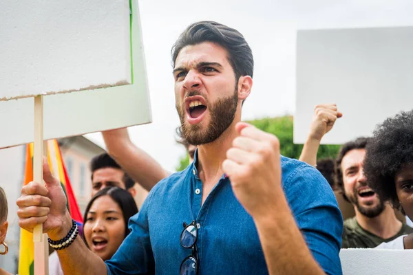 Attivisti che manifestano contro le questioni sociali — Foto Stock