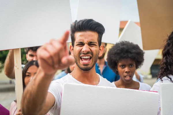 Ativistas que se manifestam contra as questões sociais — Fotografia de Stock