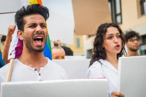 Activisten die tegen sociale vraagstukken demonstreren — Stockfoto