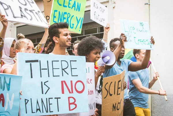 Aktivisten demonstrieren gegen globale Erwärmung — Stockfoto