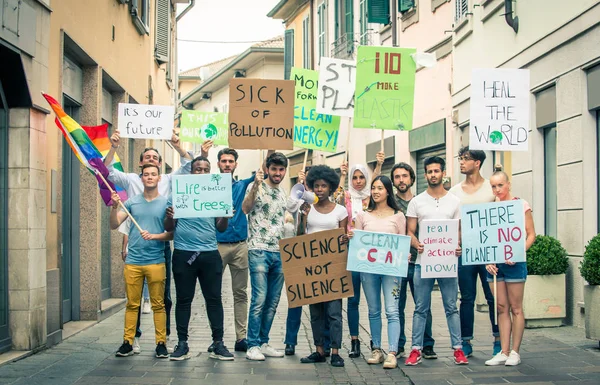 Activists demonstrating against global warming — Stock Photo, Image