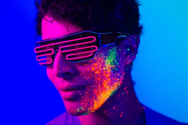 Modelo de moda con pintura fluo en la cara — Foto de Stock