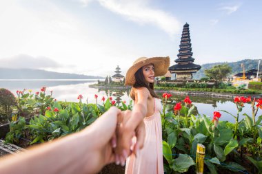 Pura Ulun Danu Bratan, Bali de genç çift