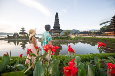 Pura Ulun Danu Bratan, Bali de genç çift