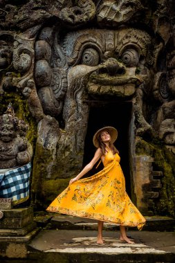 Goa Gajah 'da güzel kız, Bali