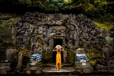 Goa Gajah 'da güzel kız, Bali