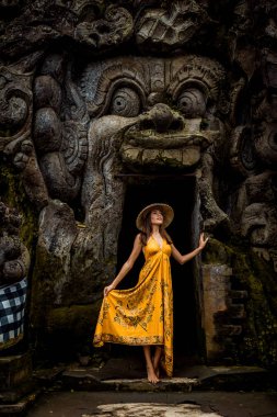 Goa Gajah 'da güzel kız, Bali