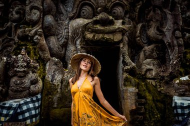 Goa Gajah 'da güzel kız, Bali