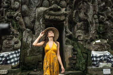 Goa Gajah 'da güzel kız, Bali