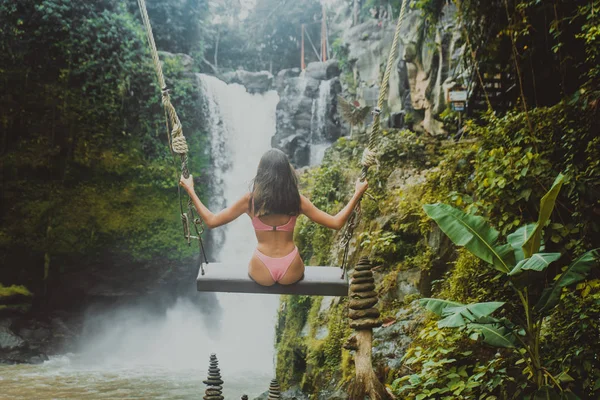 Pretty Girl w: Tegenungan Waterfall, Bali — Zdjęcie stockowe