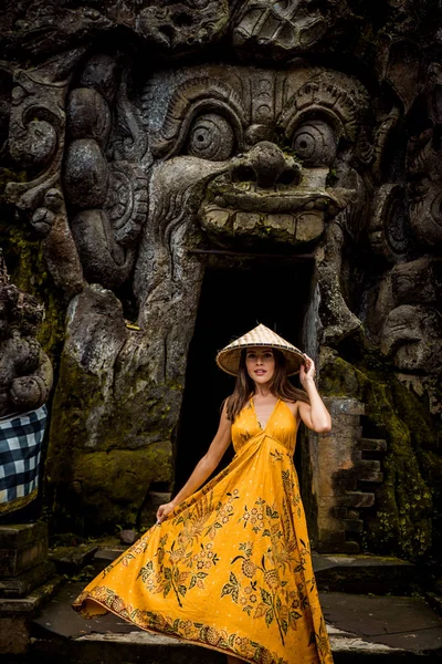 Pretty Girl w: Goa Gajah, Bali — Zdjęcie stockowe