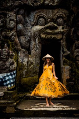 Goa Gajah 'da güzel kız, Bali