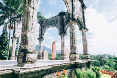 Bali su Sarayı 'nda güzel kız