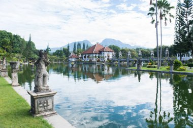Bali su Sarayı 'nda güzel kız