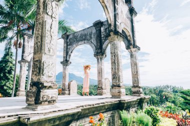 Bali su Sarayı 'nda güzel kız