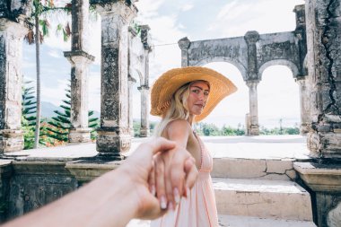 Bali su Sarayı 'nda güzel kız
