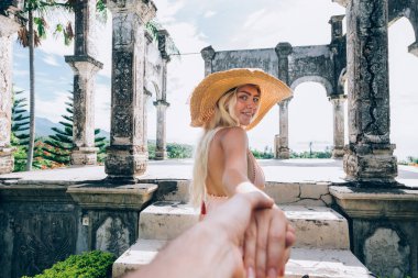 Bali su Sarayı 'nda güzel kız