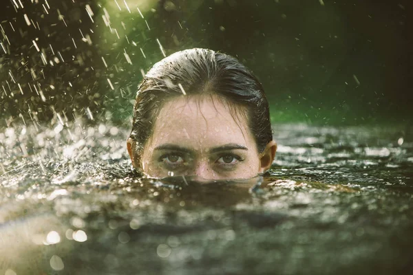 Woman in a swimming pool in Bali — Stock Photo, Image