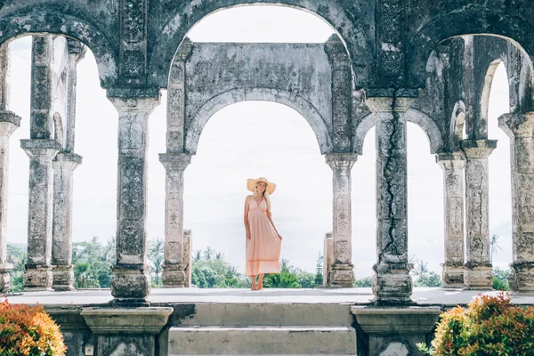 Beautiful girl at Water Palace in Bali — Stock Photo, Image